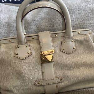 LV top handle
